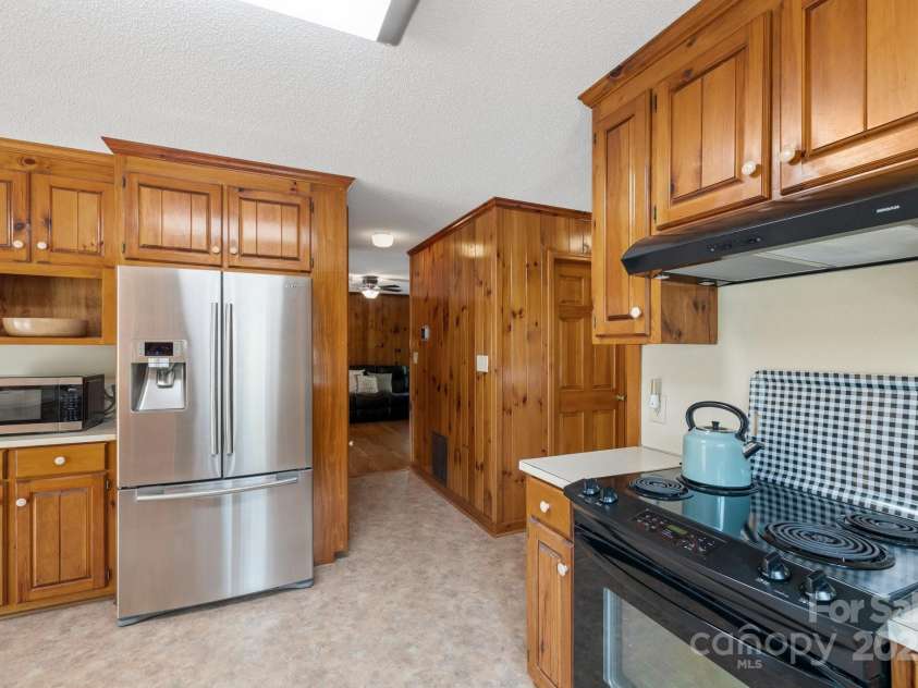 505 Old Home Place Drive, Marshall, NC 28753.  MLS# CAR4207123, YatesRealty ID 225. 