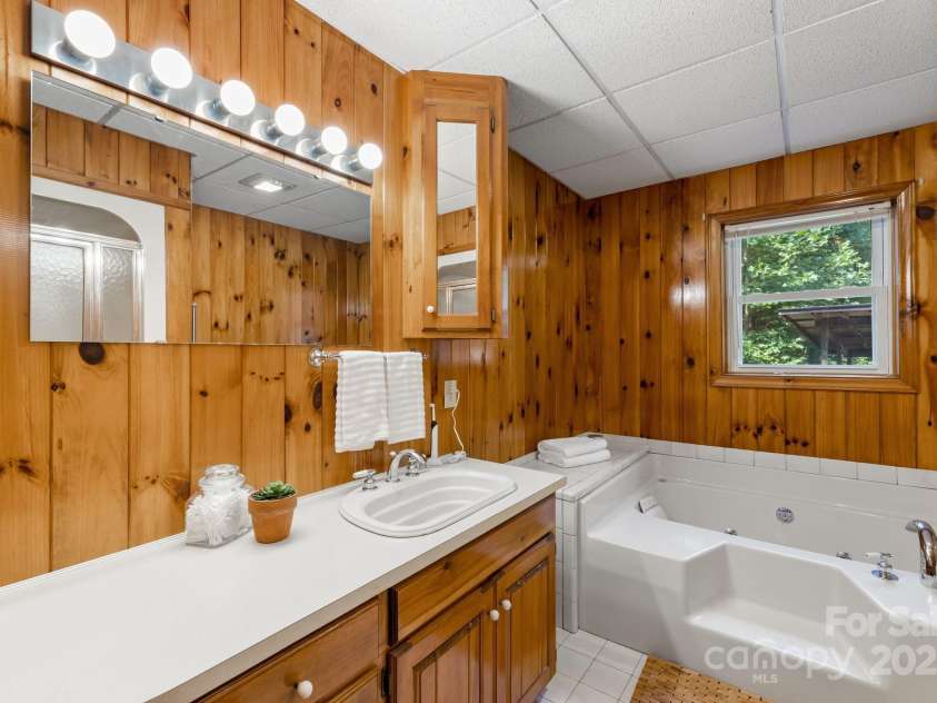 505 Old Home Place Drive, Marshall, NC 28753.  MLS# CAR4207123, YatesRealty ID 225. 