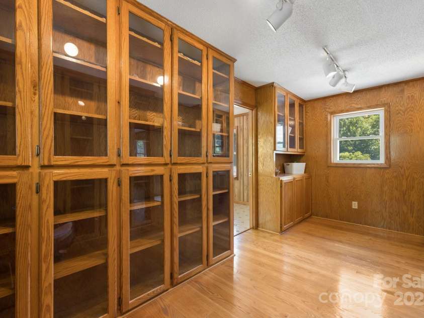 505 Old Home Place Drive, Marshall, NC 28753.  MLS# CAR4207123, YatesRealty ID 225. 