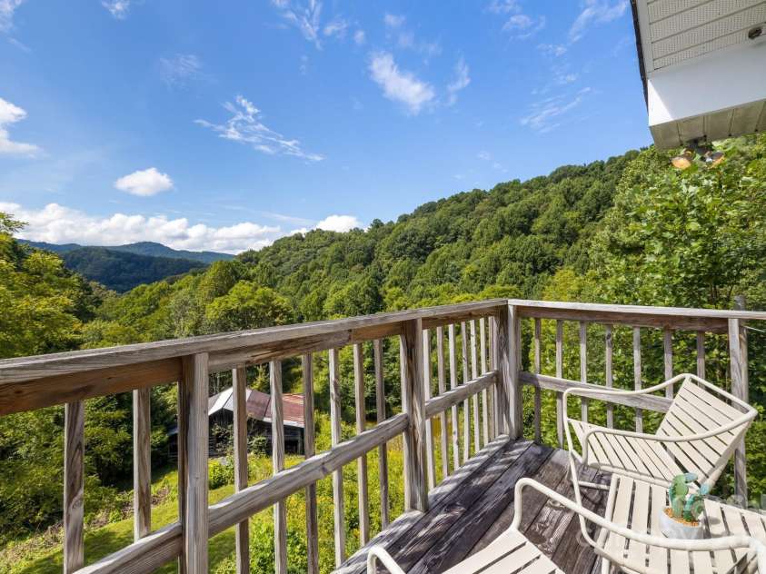 505 Old Home Place Drive, Marshall, NC 28753.  MLS# CAR4207123, YatesRealty ID 225. 