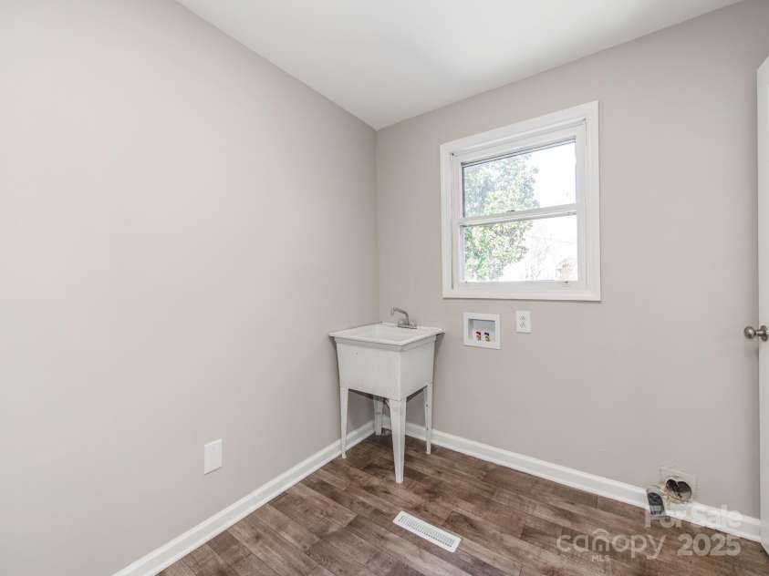 502 Mcconnell Street, Clover, SC 29710.  MLS# CAR4330324, YatesRealty ID 2250. 