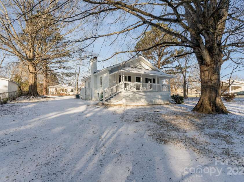 520 Waddell Drive, Albemarle, NC 28001.  MLS# CAR4216319, YatesRealty ID 2250. 