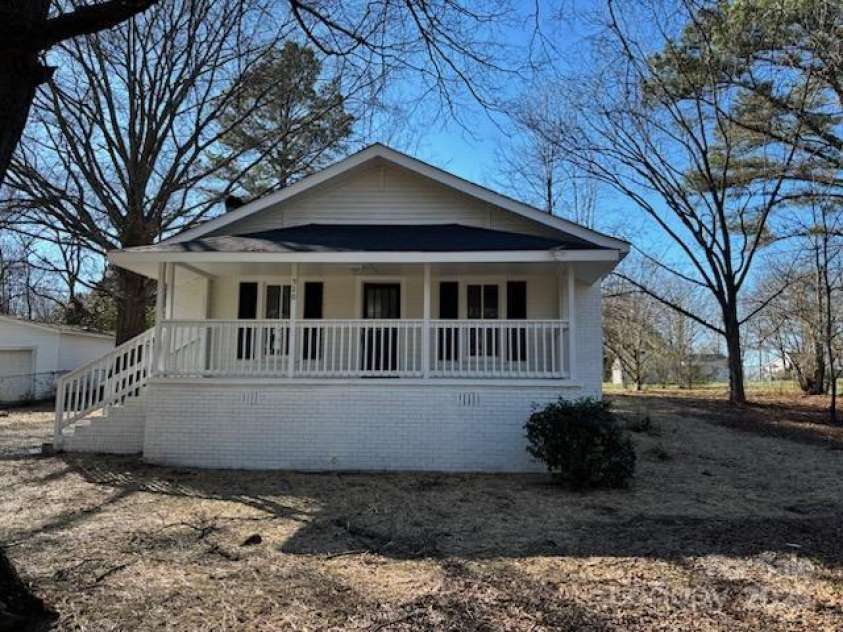 520 Waddell Drive, Albemarle, NC 28001.  MLS# CAR4216319, YatesRealty ID 2250. 