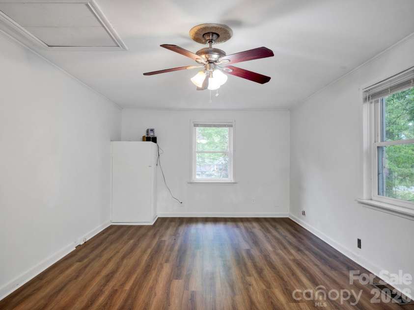 6210 Grove Park Boulevard, Charlotte, NC 28215.  MLS# CAR4369415, YatesRealty ID 22500. 