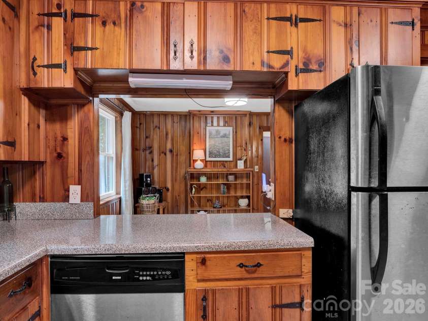 6210 Grove Park Boulevard, Charlotte, NC 28215.  MLS# CAR4369415, YatesRealty ID 22500. 