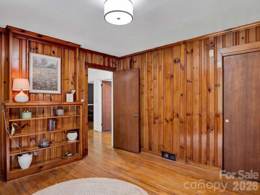 6210 Grove Park Boulevard, Charlotte, NC 28215.  MLS# CAR4369415, YatesRealty ID 22500. 