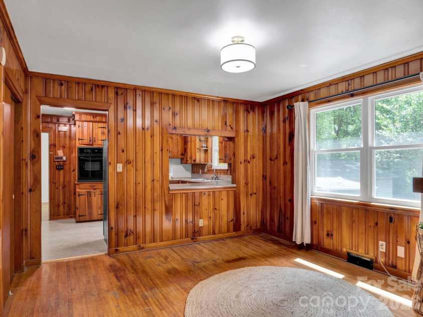 6210 Grove Park Boulevard, Charlotte, NC 28215.  MLS# CAR4369415, YatesRealty ID 22500. 