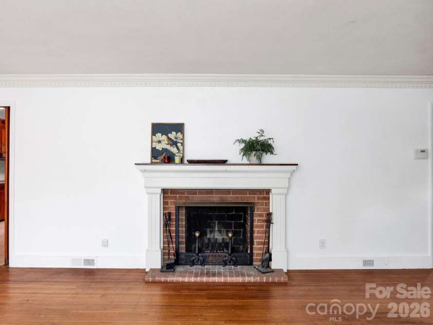6210 Grove Park Boulevard, Charlotte, NC 28215.  MLS# CAR4369415, YatesRealty ID 22500. 
