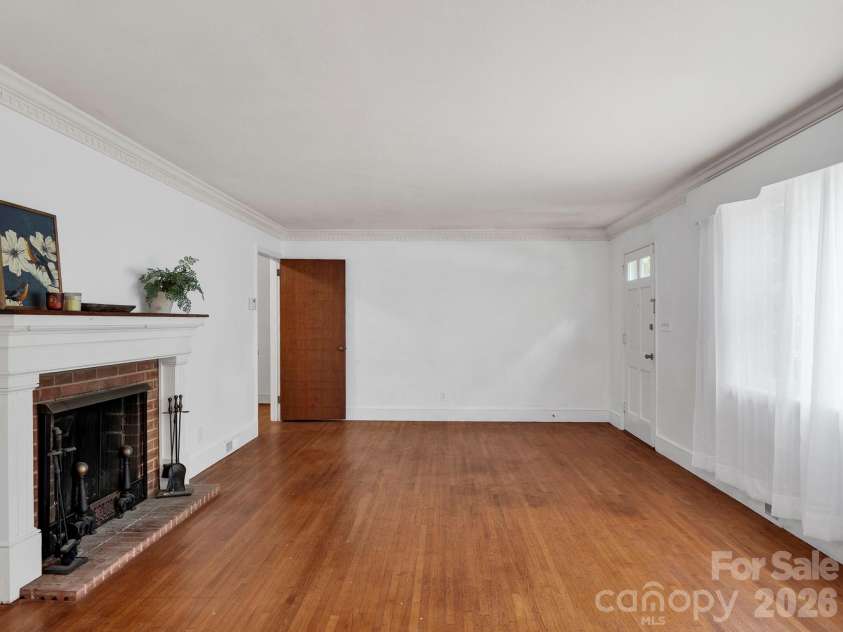 6210 Grove Park Boulevard, Charlotte, NC 28215.  MLS# CAR4369415, YatesRealty ID 22500. 