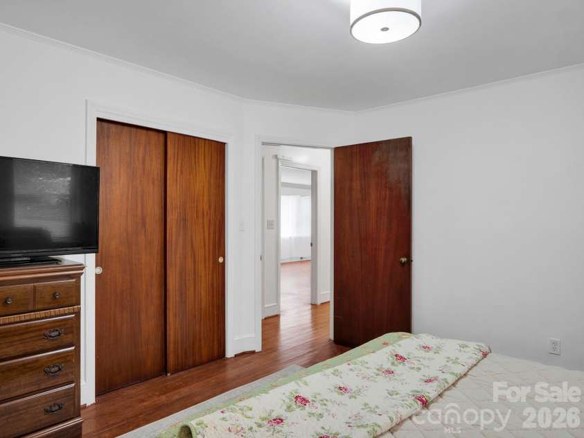 6210 Grove Park Boulevard, Charlotte, NC 28215.  MLS# CAR4369415, YatesRealty ID 22500. 