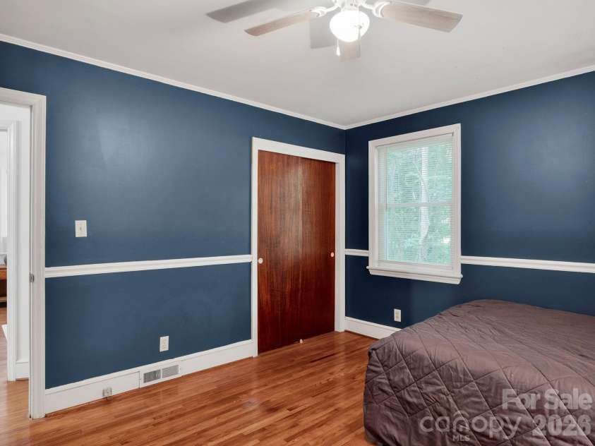 6210 Grove Park Boulevard, Charlotte, NC 28215.  MLS# CAR4369415, YatesRealty ID 22500. 