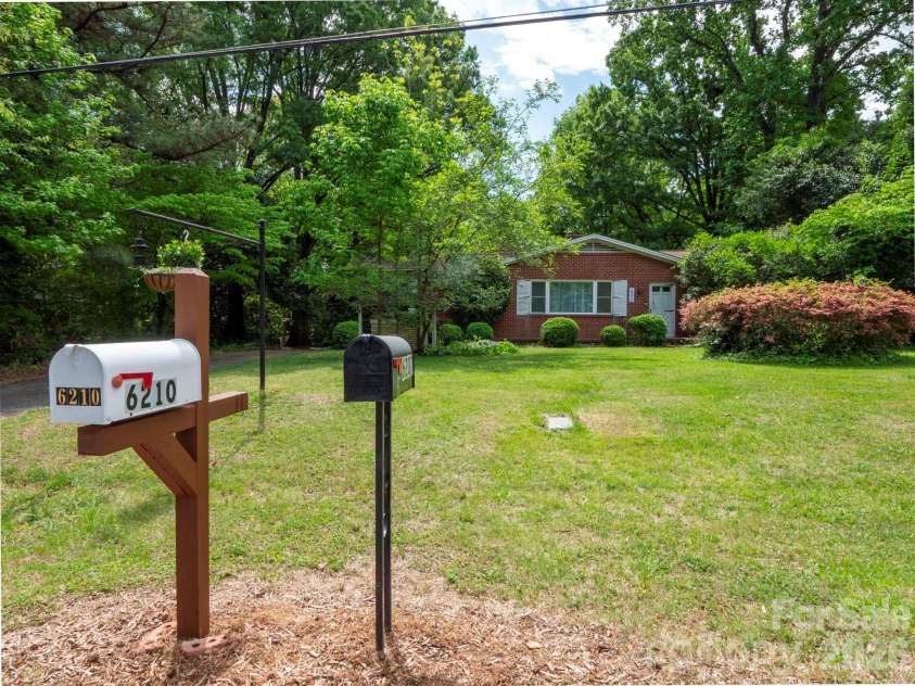 6210 Grove Park Boulevard, Charlotte, NC 28215.  MLS# CAR4369415, YatesRealty ID 22500. 