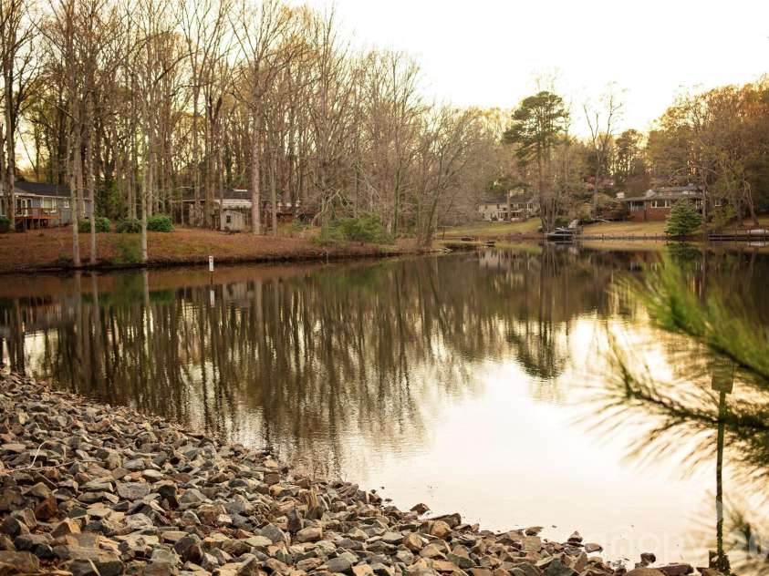 6210 Grove Park Boulevard, Charlotte, NC 28215.  MLS# CAR4369415, YatesRealty ID 22500. 