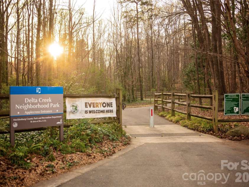 6210 Grove Park Boulevard, Charlotte, NC 28215.  MLS# CAR4369415, YatesRealty ID 22500. 