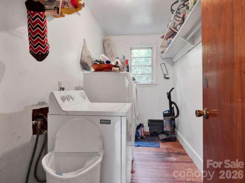 6210 Grove Park Boulevard, Charlotte, NC 28215.  MLS# CAR4369415, YatesRealty ID 22500. Laundry/could convert to bathroom