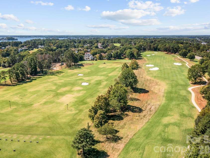 18710 Peninsula Cove Lane, Cornelius, NC 28031.  MLS# CAR4369862, YatesRealty ID 22501. 
