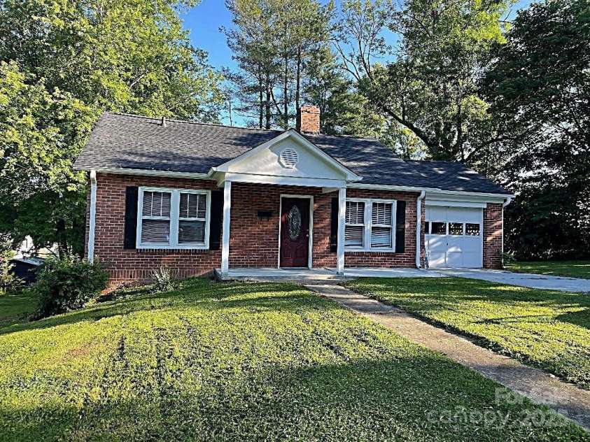 102 Garden Place, Morganton, NC 28655.  MLS# CAR4273302, YatesRealty ID 22504. 