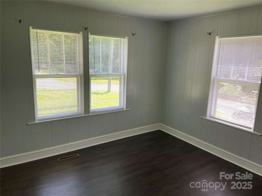 102 Garden Place, Morganton, NC 28655.  MLS# CAR4273302, YatesRealty ID 22504. 