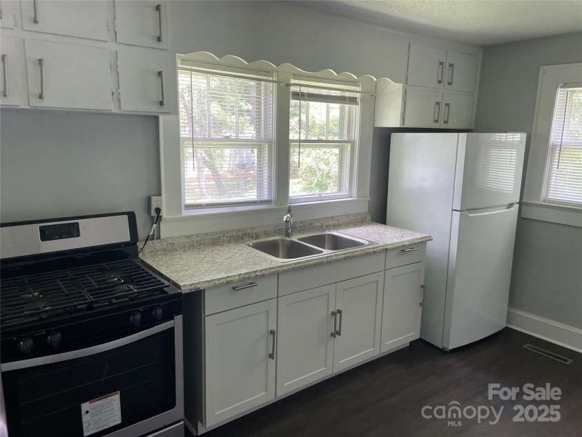 102 Garden Place, Morganton, NC 28655.  MLS# CAR4273302, YatesRealty ID 22504. 