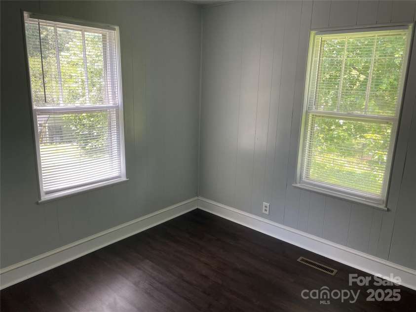 102 Garden Place, Morganton, NC 28655.  MLS# CAR4273302, YatesRealty ID 22504. 