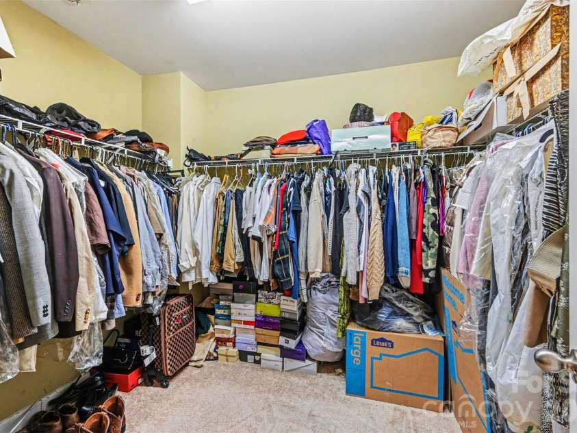 10812 Clark Street, Davidson, NC 28036.  MLS# CAR4372987, YatesRealty ID 22506. Huge primary closet
