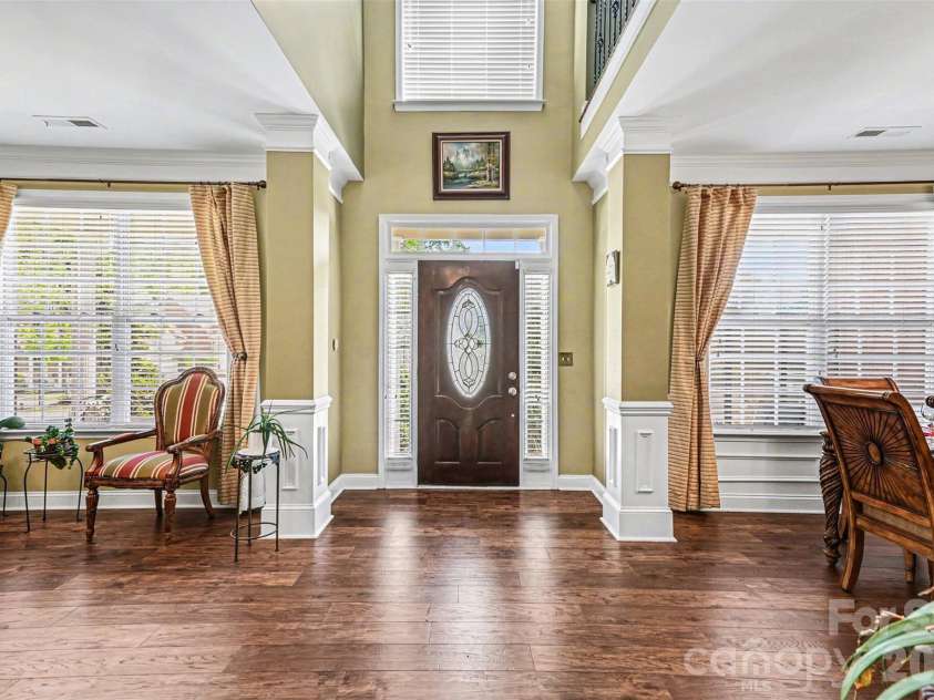 10812 Clark Street, Davidson, NC 28036.  MLS# CAR4372987, YatesRealty ID 22506. Immaculate entryway with big beautiful windows for tons of natural light