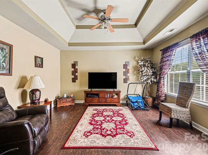 10812 Clark Street, Davidson, NC 28036.  MLS# CAR4372987, YatesRealty ID 22506. Immaculate primary bedroom