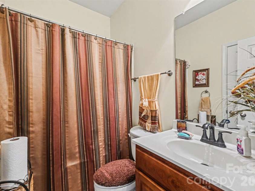 10812 Clark Street, Davidson, NC 28036.  MLS# CAR4372987, YatesRealty ID 22506. Upstairs full bath