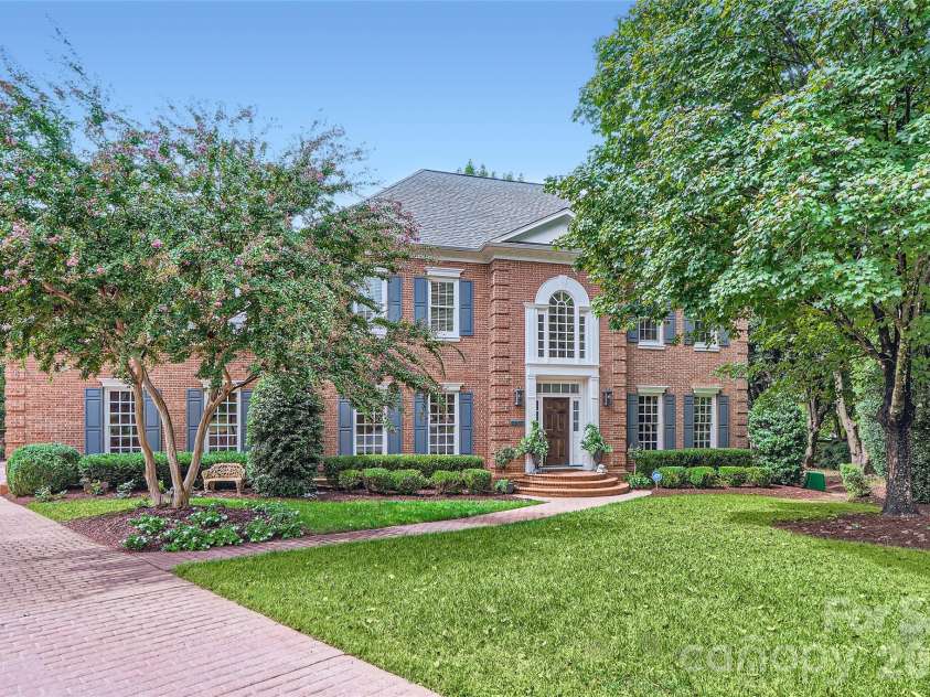2560 Morrocroft Lane, Charlotte, NC 28211.  MLS# CAR4373862, YatesRealty ID 22507. 
