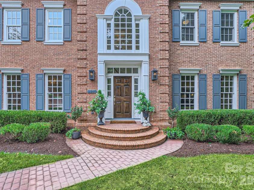 2560 Morrocroft Lane, Charlotte, NC 28211.  MLS# CAR4373862, YatesRealty ID 22507. 