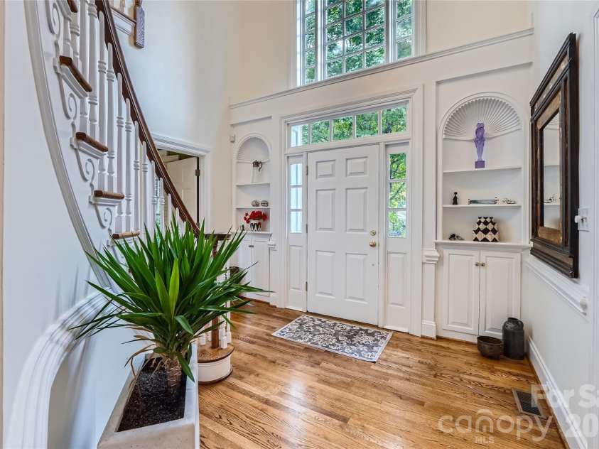 2560 Morrocroft Lane, Charlotte, NC 28211.  MLS# CAR4373862, YatesRealty ID 22507. 