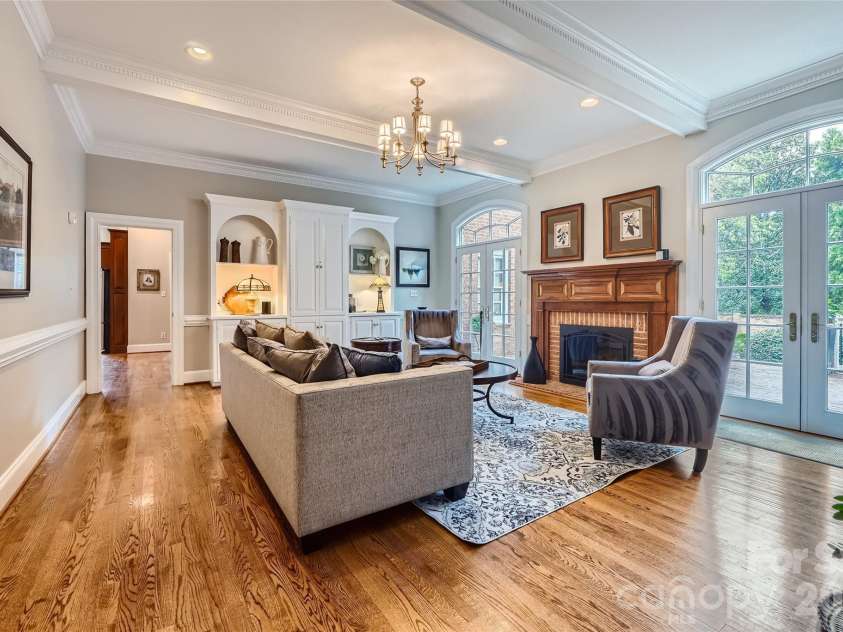 2560 Morrocroft Lane, Charlotte, NC 28211.  MLS# CAR4373862, YatesRealty ID 22507. 