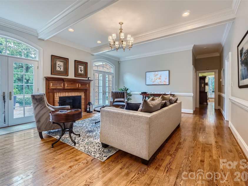 2560 Morrocroft Lane, Charlotte, NC 28211.  MLS# CAR4373862, YatesRealty ID 22507. 