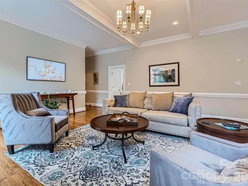 2560 Morrocroft Lane, Charlotte, NC 28211.  MLS# CAR4373862, YatesRealty ID 22507. 