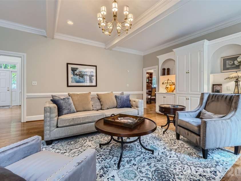 2560 Morrocroft Lane, Charlotte, NC 28211.  MLS# CAR4373862, YatesRealty ID 22507. 