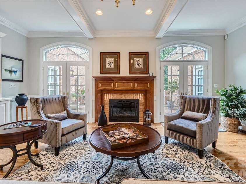 2560 Morrocroft Lane, Charlotte, NC 28211.  MLS# CAR4373862, YatesRealty ID 22507. 