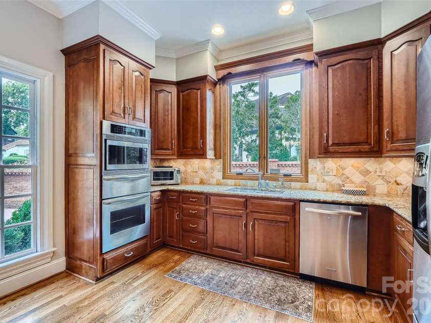 2560 Morrocroft Lane, Charlotte, NC 28211.  MLS# CAR4373862, YatesRealty ID 22507. 