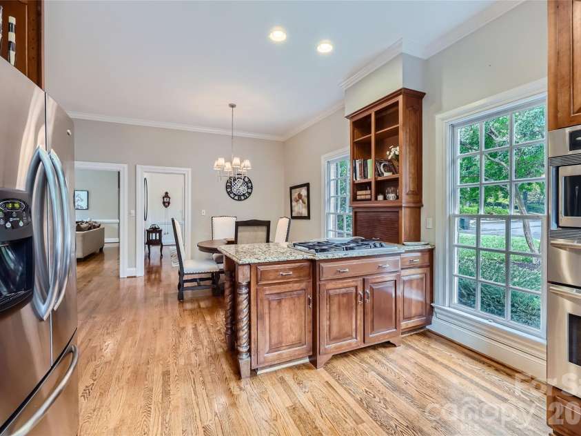2560 Morrocroft Lane, Charlotte, NC 28211.  MLS# CAR4373862, YatesRealty ID 22507. 
