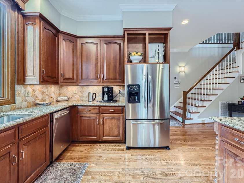 2560 Morrocroft Lane, Charlotte, NC 28211.  MLS# CAR4373862, YatesRealty ID 22507. 