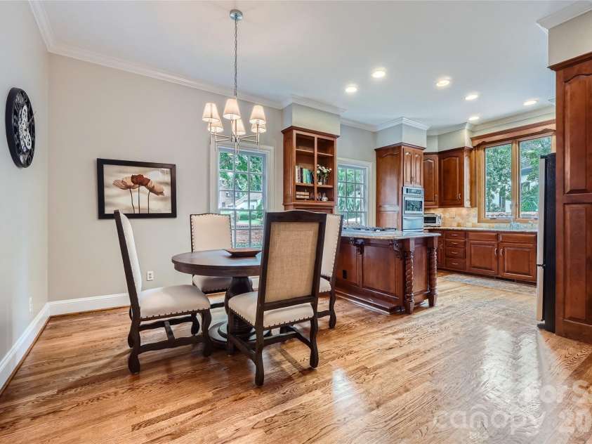 2560 Morrocroft Lane, Charlotte, NC 28211.  MLS# CAR4373862, YatesRealty ID 22507. 