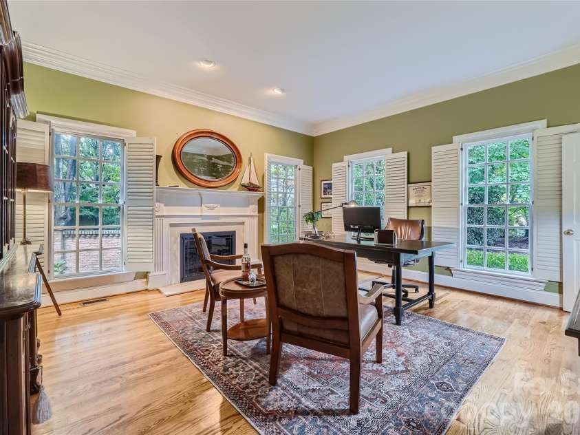 2560 Morrocroft Lane, Charlotte, NC 28211.  MLS# CAR4373862, YatesRealty ID 22507. 