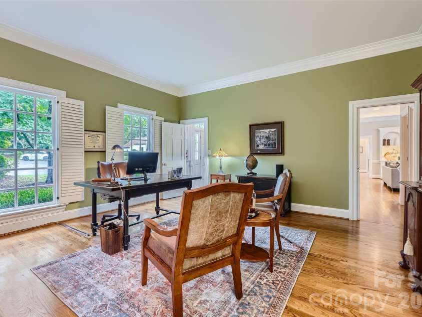 2560 Morrocroft Lane, Charlotte, NC 28211.  MLS# CAR4373862, YatesRealty ID 22507. 