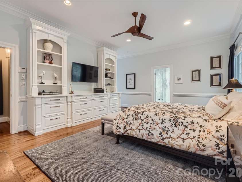 2560 Morrocroft Lane, Charlotte, NC 28211.  MLS# CAR4373862, YatesRealty ID 22507. 