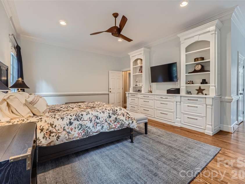 2560 Morrocroft Lane, Charlotte, NC 28211.  MLS# CAR4373862, YatesRealty ID 22507. 