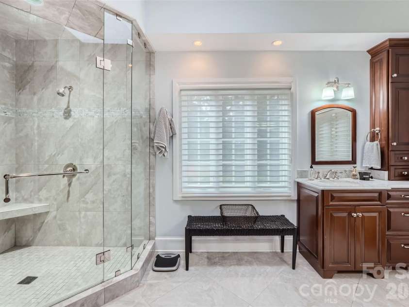 2560 Morrocroft Lane, Charlotte, NC 28211.  MLS# CAR4373862, YatesRealty ID 22507. 