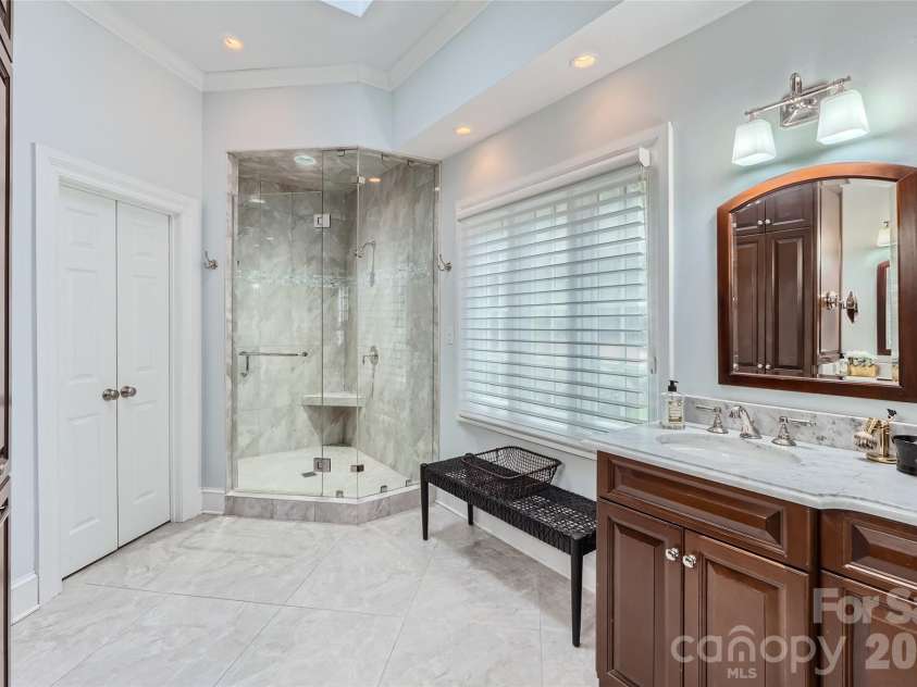 2560 Morrocroft Lane, Charlotte, NC 28211.  MLS# CAR4373862, YatesRealty ID 22507. 