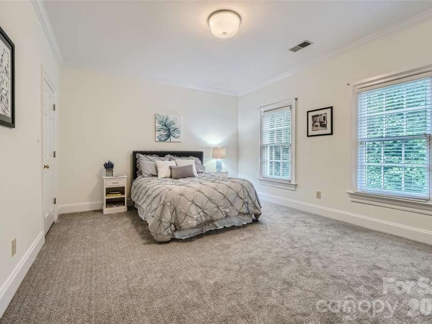 2560 Morrocroft Lane, Charlotte, NC 28211.  MLS# CAR4373862, YatesRealty ID 22507. 