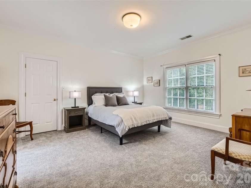 2560 Morrocroft Lane, Charlotte, NC 28211.  MLS# CAR4373862, YatesRealty ID 22507. 