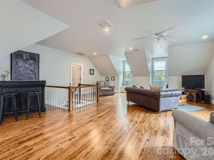 2560 Morrocroft Lane, Charlotte, NC 28211.  MLS# CAR4373862, YatesRealty ID 22507. 