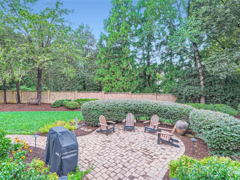 2560 Morrocroft Lane, Charlotte, NC 28211.  MLS# CAR4373862, YatesRealty ID 22507. 